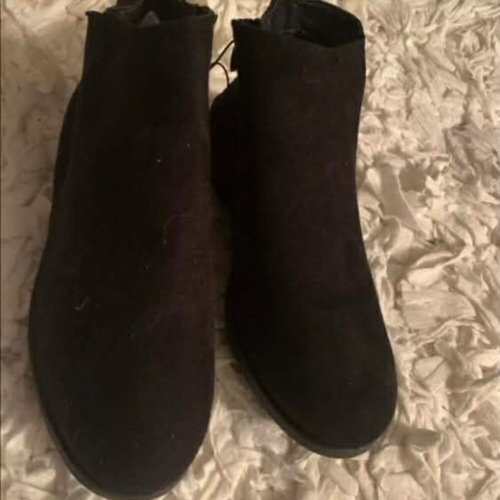 NWT Bobbie Brooks Women's Faux Suede Black Ankle Booties size 9